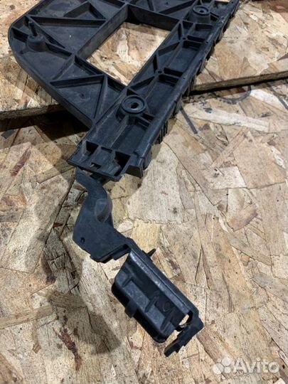 Кронштейн бампера задний правый Audi A4 B8