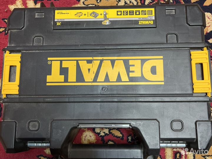 Шуруповерт импакт dewalt