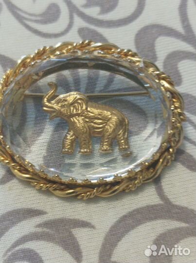 Винтажная крупная брошь Люцит США