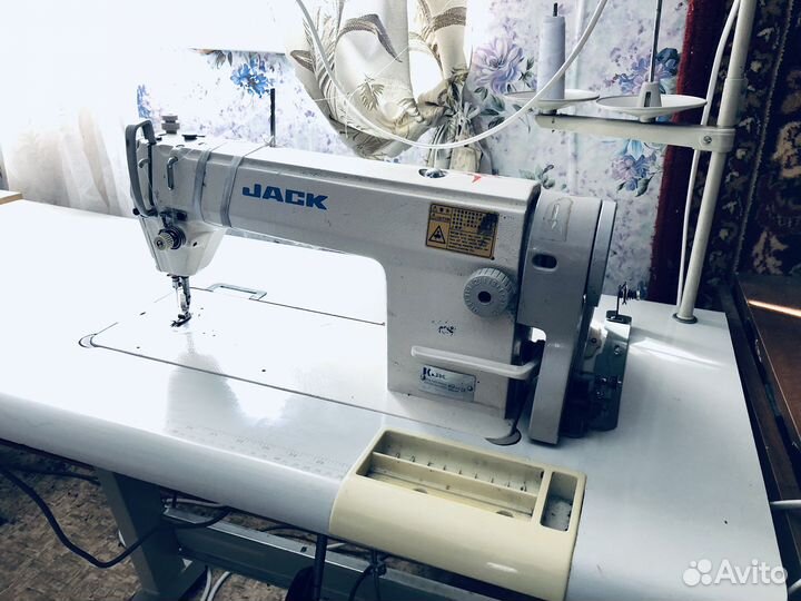 Прямострочная швейная машина Jack (380V)