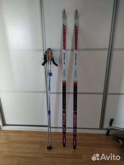 Комплект: беговые лыжи, палки, лыжные ботинки