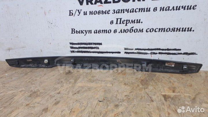 Накладка крышки багажника задняя Hyundai Solaris