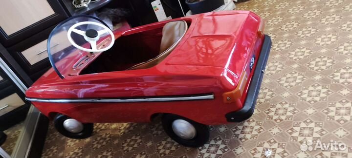 Детская педальная машина СССР москвич