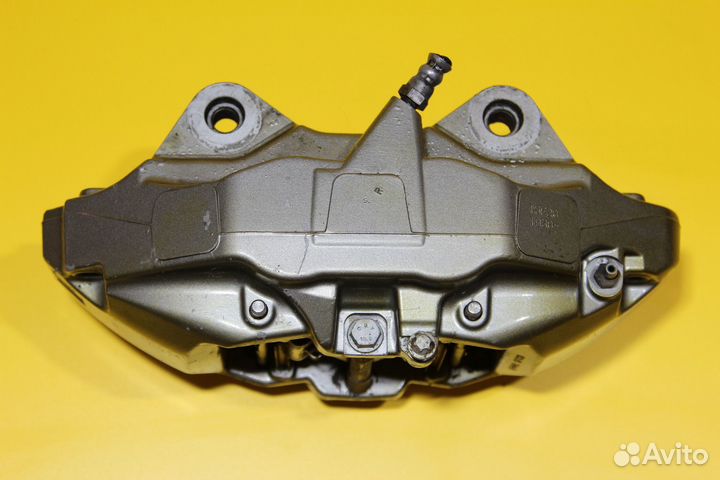 S500 W222 Суппорт тормозной передний правый