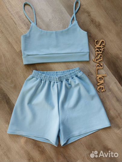 Шорты, пижамы и костюмы