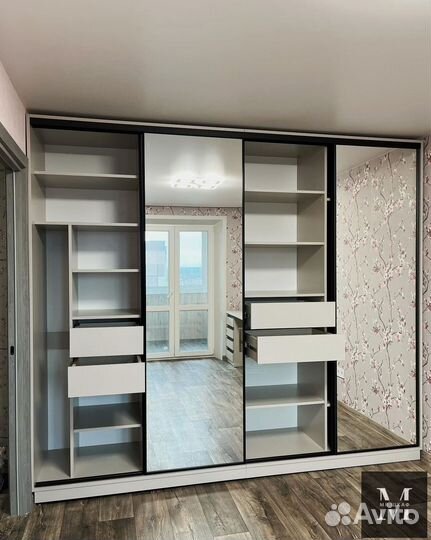 Шкаф-купе с зеркалом