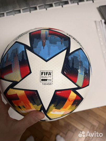 Футбольный мяч adidas лига чемпионов