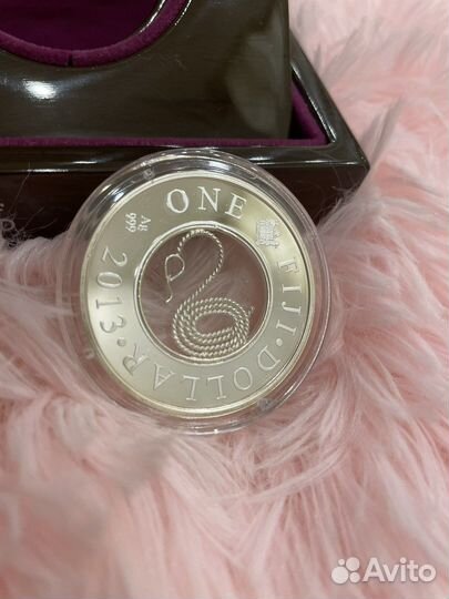 Юбилейная серебрянна монета в год змеи 2013. Фиджи