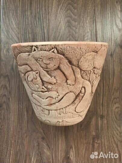Глиняный горшок для цветов