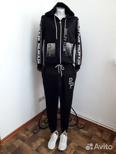 Спортивный костюм женский