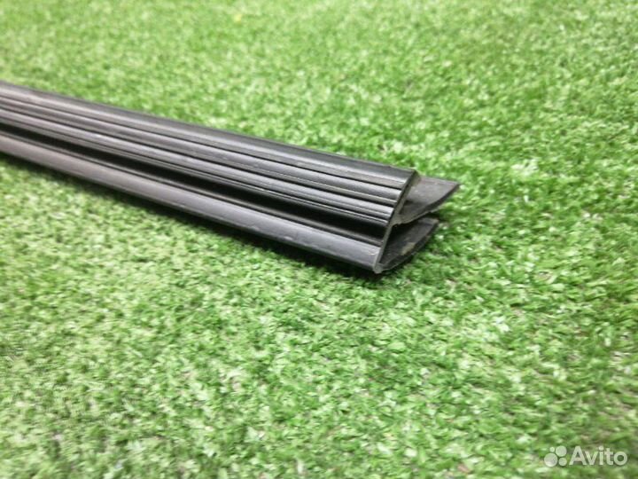 Уплотнитель стекла двери задний правый Audi Q3 8UB