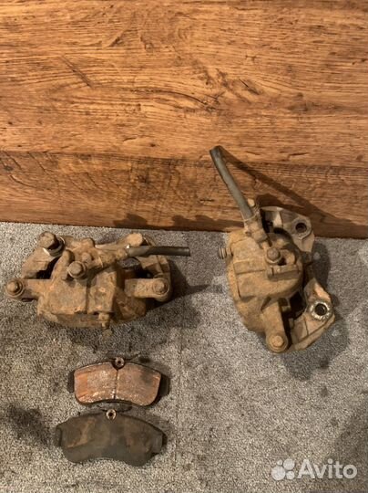 Суппорт передний левый primera p11