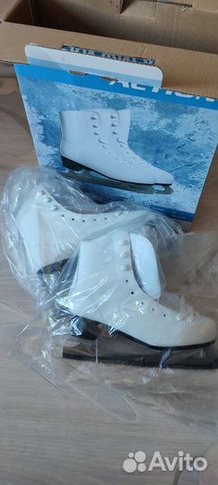 Коньки фигурные женские 39 размер