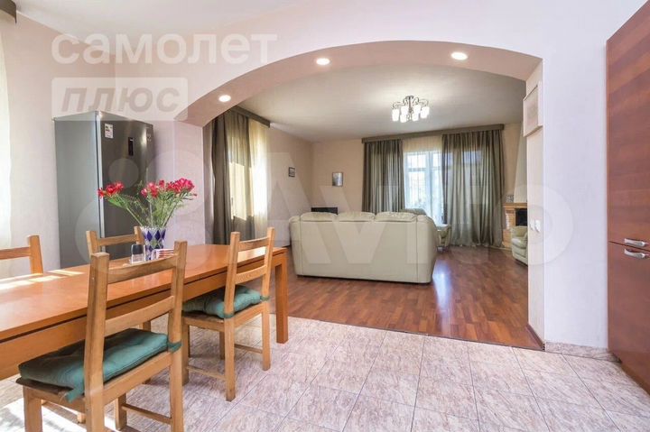 Дом 349,1 м² на участке 10,5 сот.