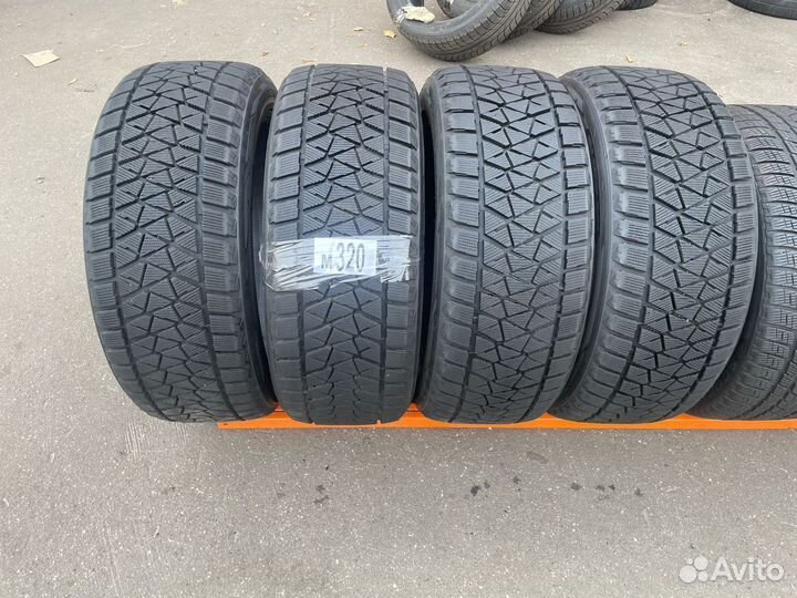 Bridgestone Blizzak DM-V2 285/45 R22 110T