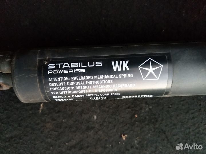 Доводчик крышки багажника Jeep Grand Cherokee WK2