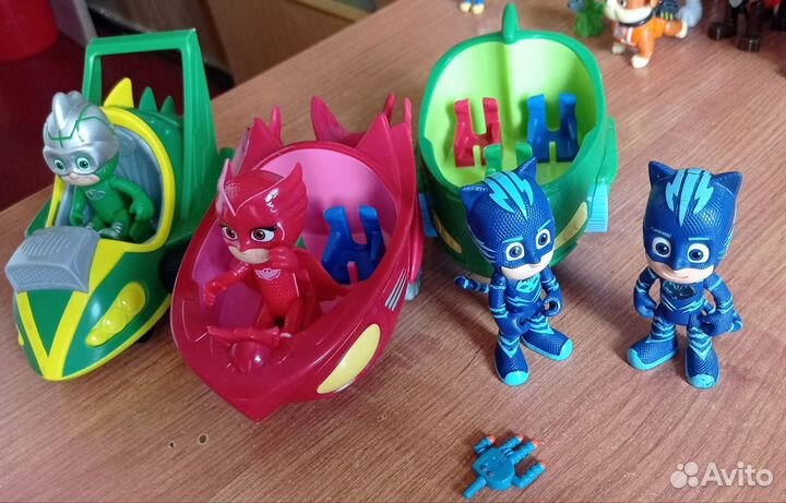 Герои в масках машинка и фигурка