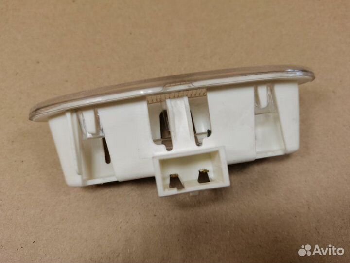 Плафон салонный передний правый Chrysler Voyager