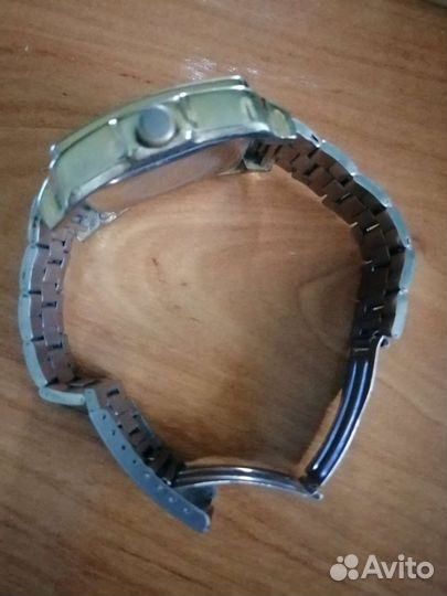 Часы кварцевые Omax