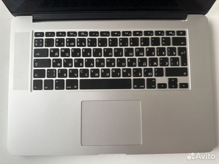 MacBook Pro (Retina, 15-inch, Mid 2015) 16 / 256