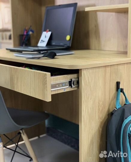 Стол письменный