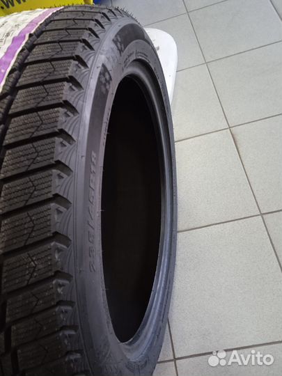 Nexen Winguard Ice Plus 235/45 R18 98T