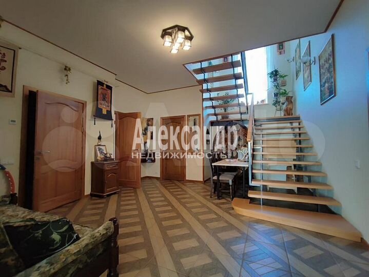 Дом 274 м² на участке 13 сот.