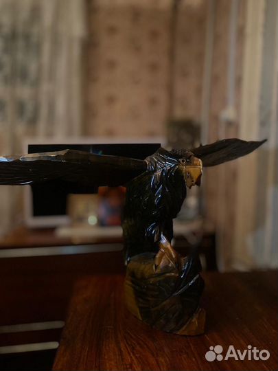 Статуэтка орла из дерева СССР. Парящий орел
