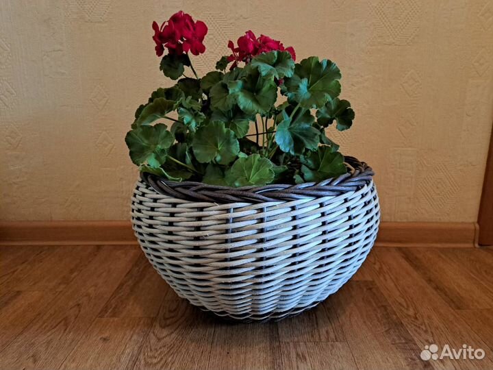 Сплету кашпо из полиротанга