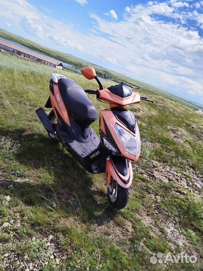 Продам скутер 150 кубов