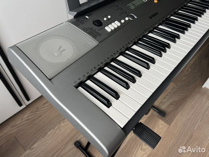 Синтезатор Yamaha PSR-R300