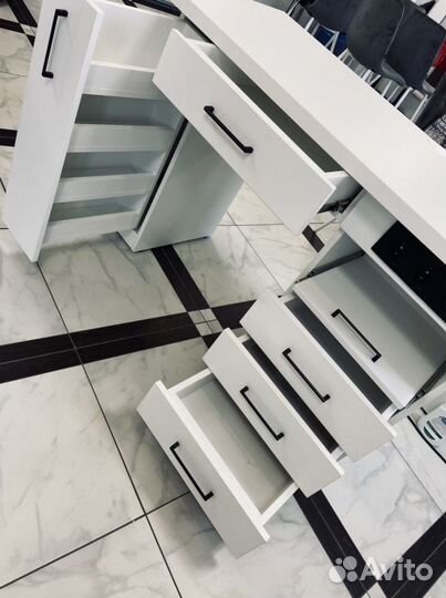 Аренда стола мастера маникюра