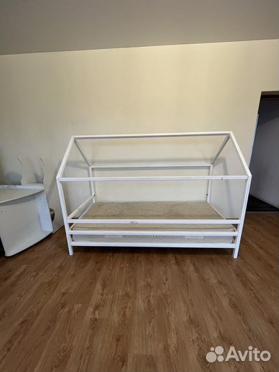 Кровать домик