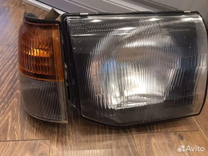 Фара правая Mitsubishi Pajero II