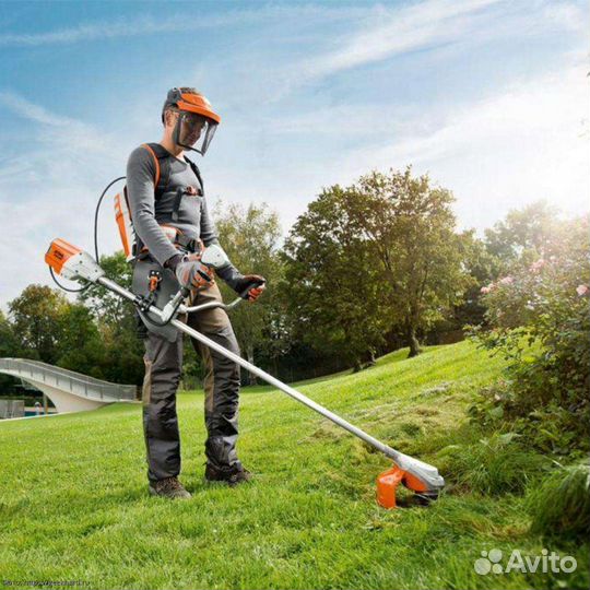 Покос травы триммером