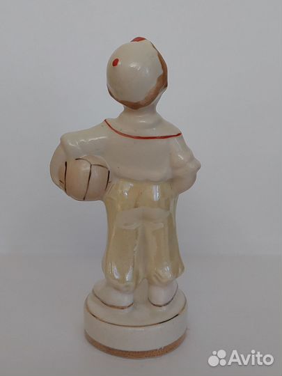 Статуэтка мальчик с мячом Рига СССР