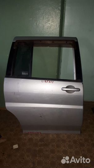 Дверь Nissan Liberty