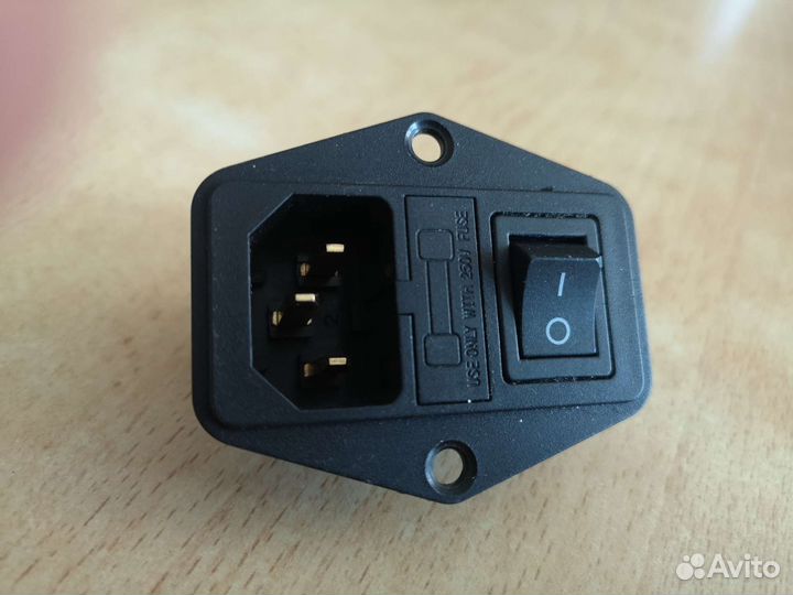 Аппаратный разъем inlet, IEC С14