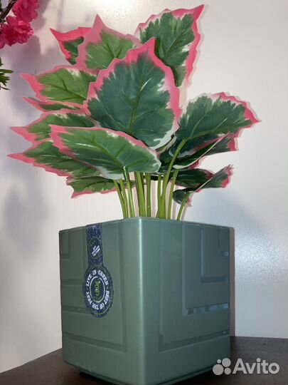 Искусственные зеленые горшечные растения
