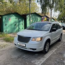 Chrysler Town & Country 3.3 AT, 2009, 290 000 км, с пробегом, цена 1 050 000 руб.