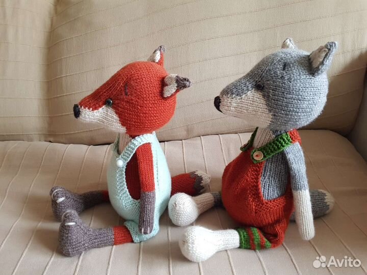 Игрушка вязаная лиса и волк