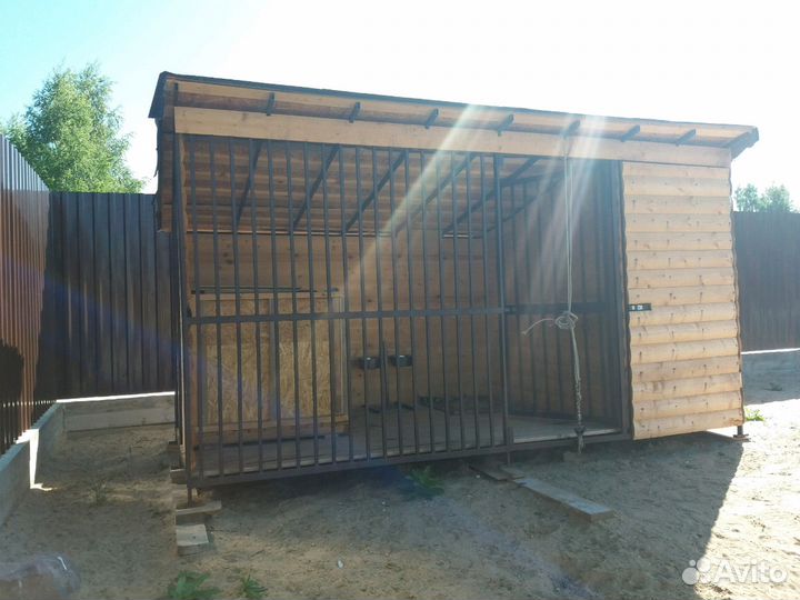 Вальер для собаки с хозблоком и бытовки