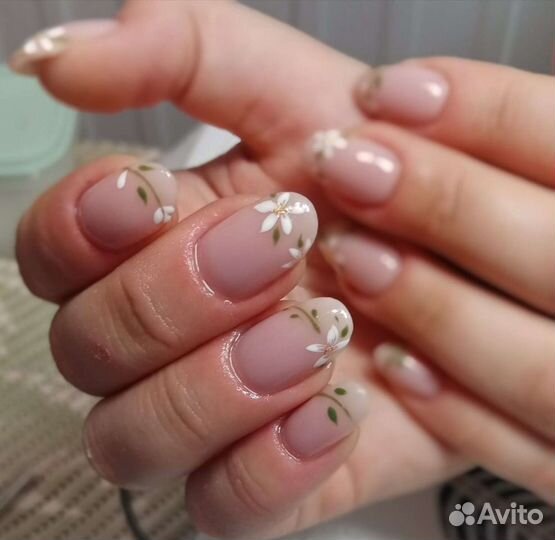 Наращивание ногтей, покрытие гель-лаком, педикюр