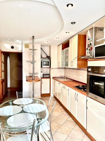 4-к. квартира, 122 м², 1/10 эт.