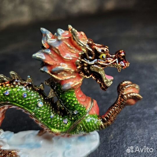 Шкатулка для ювелирных изделий дракон со стразами