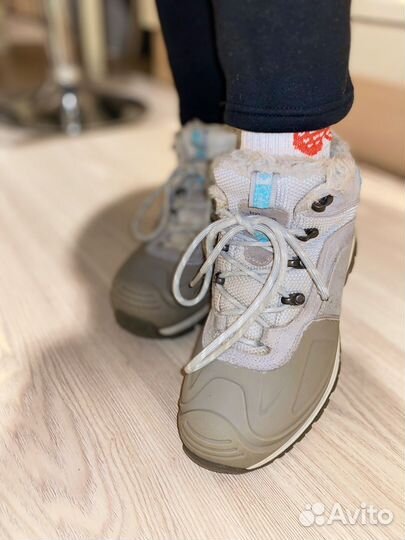 Утепленные зимние ботинки