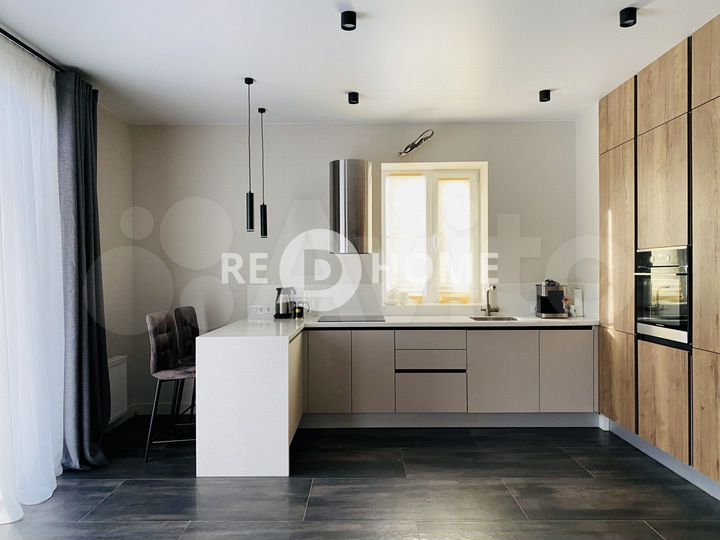 Коттедж 264,7 м² на участке 4 сот.