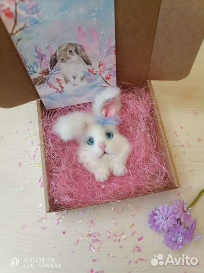 Брошь ручной работы Зайка