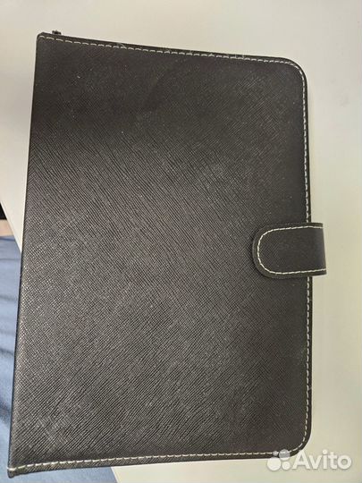 Клавиатура в черном чехле