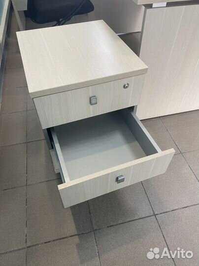 Тумба мобильная с замком